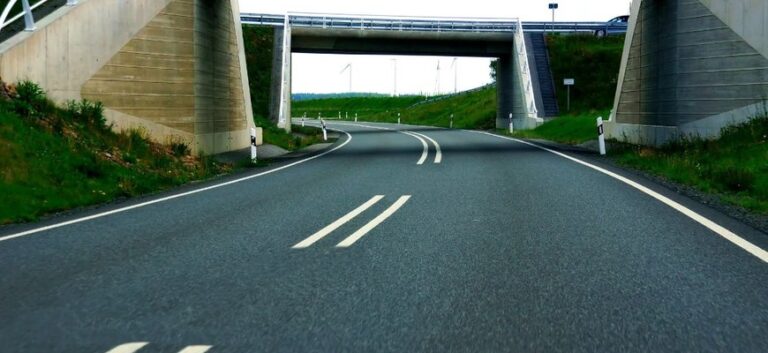 Dvojitá prerušovaná čiara